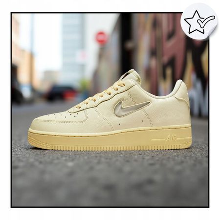 BUTY SPORTOWE DAMSKIE WYGODNE SKÓRA NIKE WMNS AIR FORCE DO9456 100 