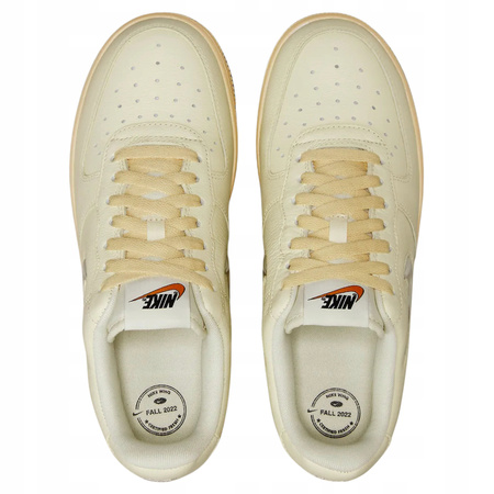 BUTY SPORTOWE DAMSKIE WYGODNE SKÓRA NIKE WMNS AIR FORCE DO9456 100 