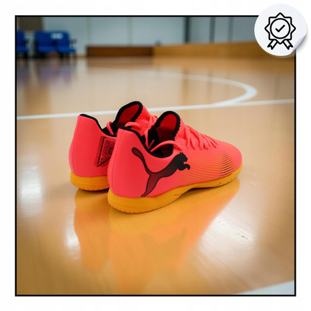 Buty do piłki nożnej dziecięce halówki puma future 7 play 107739 03 r. 37